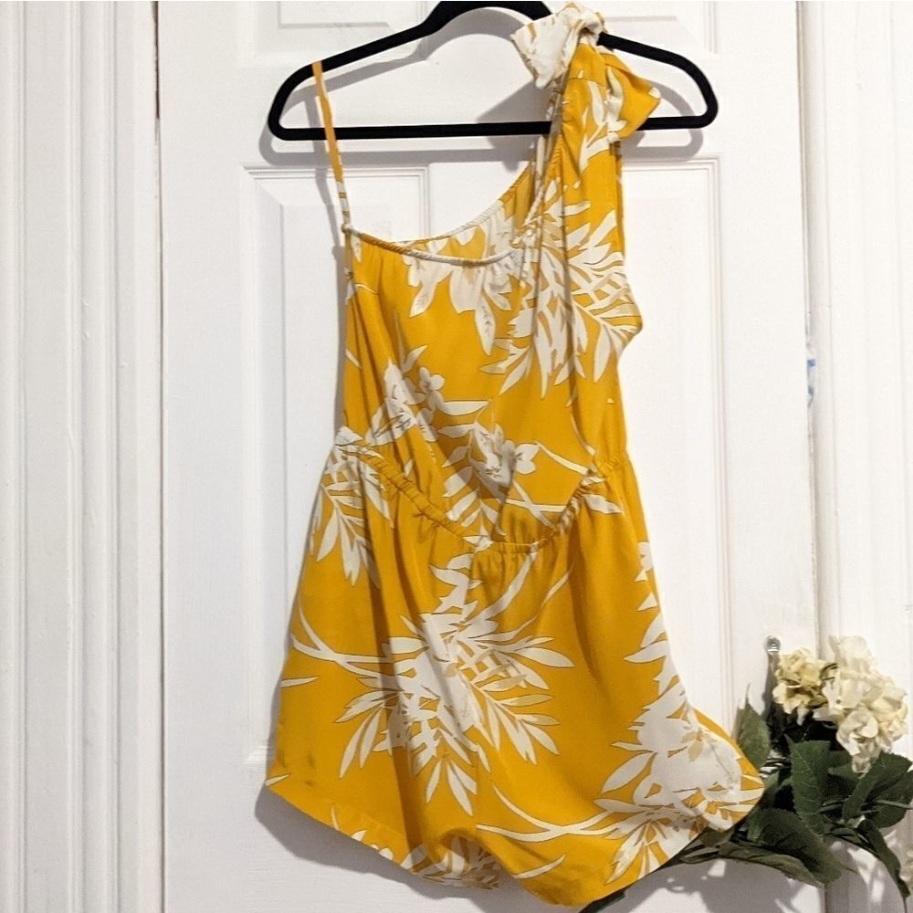 Tucker The One Shoulder Romper Bahama Mamma in Crepe de Chine Silk Floral Print - Picture 7 of 9